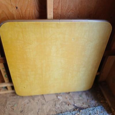 Card table with 4 metal chairs