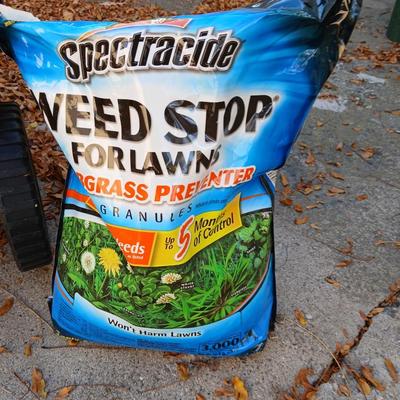 Scott's Turf Builder Edge guard spreader with bag of weed stop