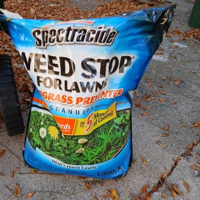 Scott's Turf Builder Edge guard spreader with bag of weed stop