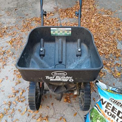 Scott's Turf Builder Edge guard spreader with bag of weed stop