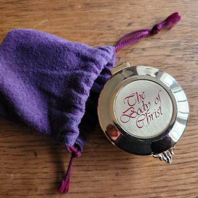 Eucharistic Transport Case with Linen and Cover