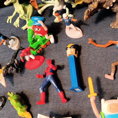 ASSORTMENT OF SMALL TOYS