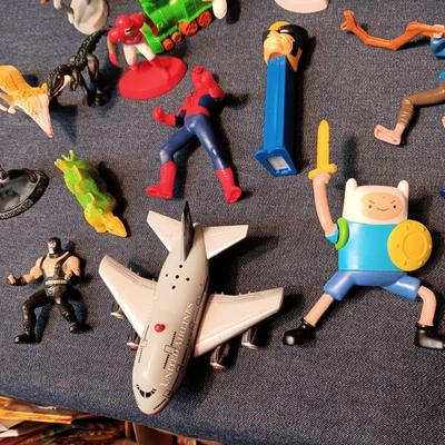 ASSORTMENT OF SMALL TOYS