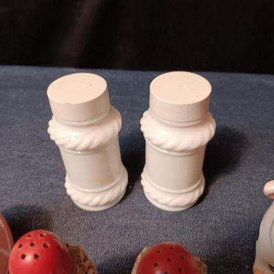 6 PIECE FROSTED GLASS TRAIN CANDLE HOLDERS AND 4 SETS OF SALT/PEPPER SHAKERS