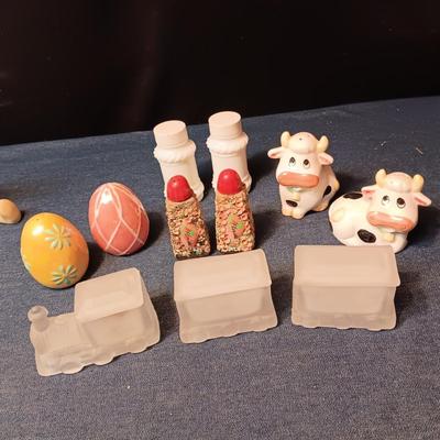 6 PIECE FROSTED GLASS TRAIN CANDLE HOLDERS AND 4 SETS OF SALT/PEPPER SHAKERS