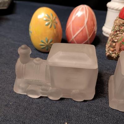 6 PIECE FROSTED GLASS TRAIN CANDLE HOLDERS AND 4 SETS OF SALT/PEPPER SHAKERS