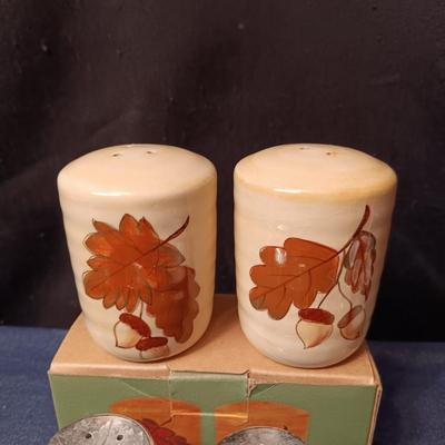 4 SETS OF SALT/PEPPER SHAKERS AND MORE