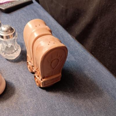 6 SETS OF SALT/PEPPER SHAKERS