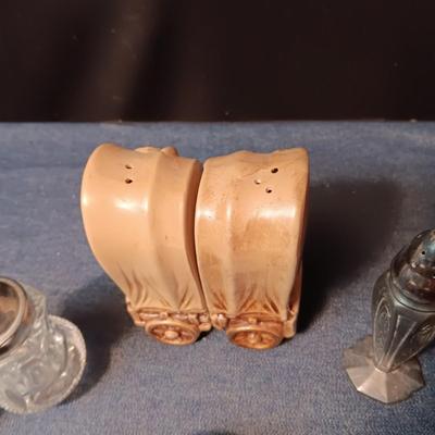 6 SETS OF SALT/PEPPER SHAKERS