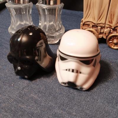 6 SETS OF SALT/PEPPER SHAKERS
