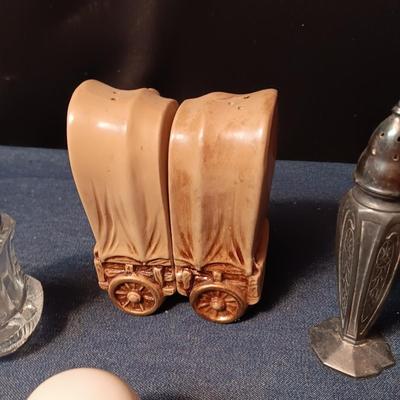 6 SETS OF SALT/PEPPER SHAKERS