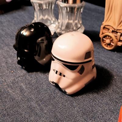 6 SETS OF SALT/PEPPER SHAKERS