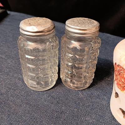 6 SETS OF SALT/PEPPER SHAKERS
