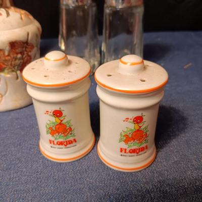 6 SETS OF SALT/PEPPER SHAKERS