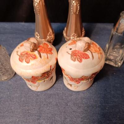 6 SETS OF SALT/PEPPER SHAKERS