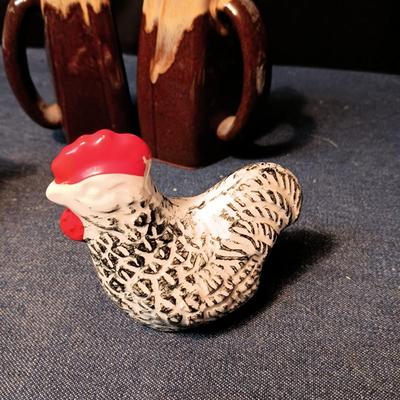 4 SETS OF SALT/PEPPER SHAKERS, MINUTE TIMER AND A SINGLE ROOSTER SHAKER