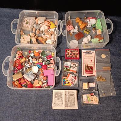 ORGANIZING CONTAINER FULL OF MINIATURE ITEMS
