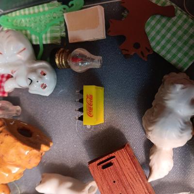 ORGANIZING CONTAINER FULL OF MINIATURE ITEMS