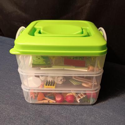 ORGANIZING CONTAINER FULL OF MINIATURE ITEMS