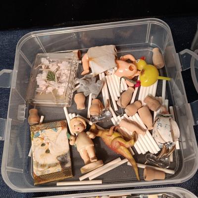 ORGANIZING CONTAINER FULL OF MINIATURE ITEMS
