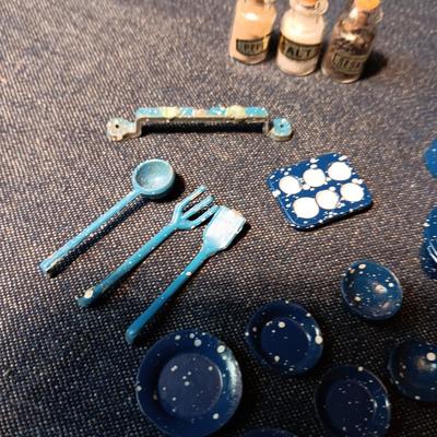 MINIATURE GRANITE WARE DISHES, POTS & PANS PLUS MORE