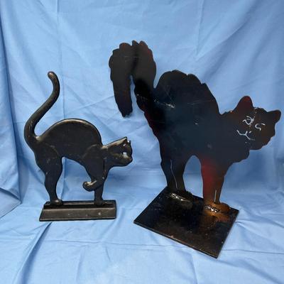 Lot 457 Cast Iron Scardy Cats