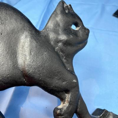 Lot 457 Cast Iron Scardy Cats