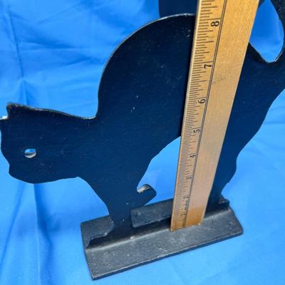 Lot 457 Cast Iron Scardy Cats