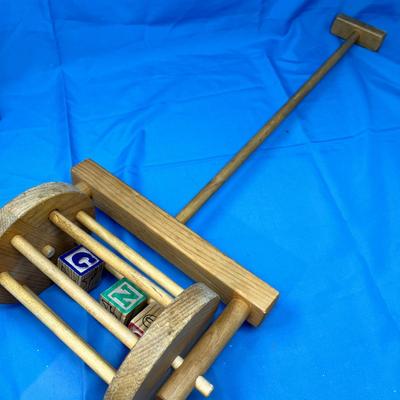 Lot 460 Toddler noise maker