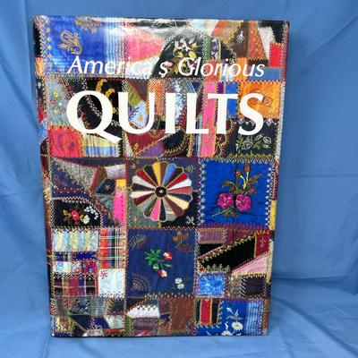 Lot 463 Coffee Table book on Quilts