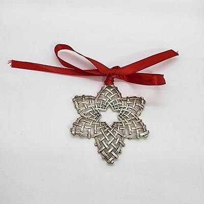 LOT 8:: 2001 Lunt Sterling Silver Snowflake in Original Case - 15g