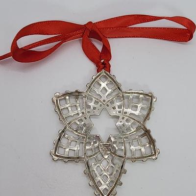 LOT 8:: 2001 Lunt Sterling Silver Snowflake in Original Case - 15g