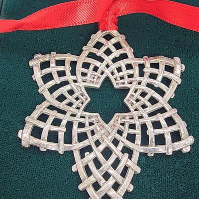 LOT 8:: 2001 Lunt Sterling Silver Snowflake in Original Case - 15g