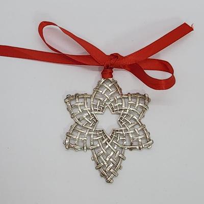 LOT 8:: 2001 Lunt Sterling Silver Snowflake in Original Case - 15g