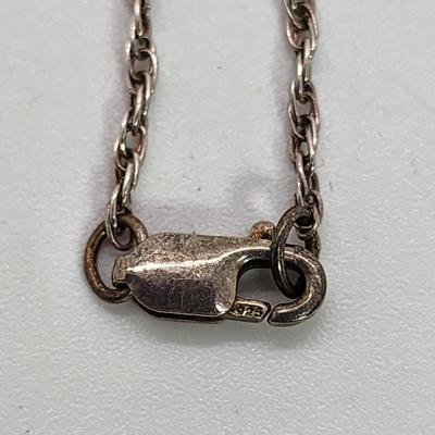 LOT 9:: 6.1g Vintage Sterling Silver Crucifix Cross 20"L chain