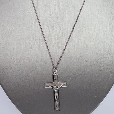 LOT 9:: 6.1g Vintage Sterling Silver Crucifix Cross 20"L chain