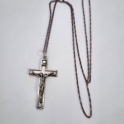 LOT 9:: 6.1g Vintage Sterling Silver Crucifix Cross 20"L chain