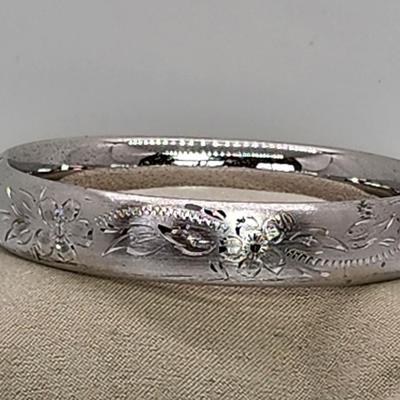 LOT 10:: 15.3g Vintage Sterling Silver Hinged Etched Bangle Bracelet signed H.F.B.