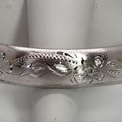 LOT 10:: 15.3g Vintage Sterling Silver Hinged Etched Bangle Bracelet signed H.F.B.