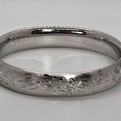 LOT 10:: 15.3g Vintage Sterling Silver Hinged Etched Bangle Bracelet signed H.F.B.