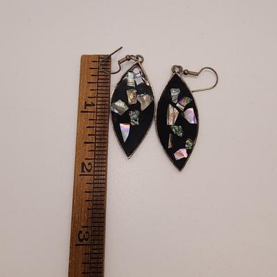 LOT 14:: 925 Italy Twisted Silver chain 17.5" L with 925 Mother of Pearl Pendant and Pair of Abolone and Black Coral Pierced Earrings