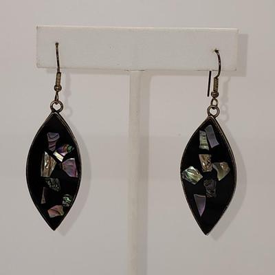 LOT 14:: 925 Italy Twisted Silver chain 17.5" L with 925 Mother of Pearl Pendant and Pair of Abolone and Black Coral Pierced Earrings