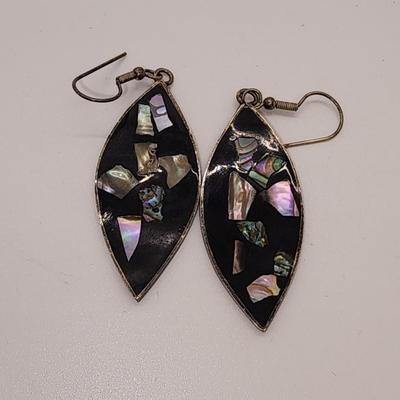 LOT 14:: 925 Italy Twisted Silver chain 17.5" L with 925 Mother of Pearl Pendant and Pair of Abolone and Black Coral Pierced Earrings