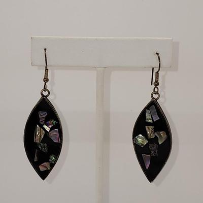 LOT 14:: 925 Italy Twisted Silver chain 17.5" L with 925 Mother of Pearl Pendant and Pair of Abolone and Black Coral Pierced Earrings