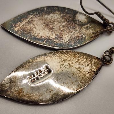 LOT 14:: 925 Italy Twisted Silver chain 17.5" L with 925 Mother of Pearl Pendant and Pair of Abolone and Black Coral Pierced Earrings