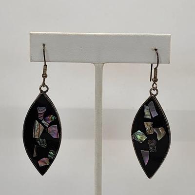 LOT 14:: 925 Italy Twisted Silver chain 17.5" L with 925 Mother of Pearl Pendant and Pair of Abolone and Black Coral Pierced Earrings