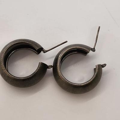 LOT 16:: 29.3gtw- Sterling Silver 925 Pierced Earring Lot featuring Ecclissi double stem bamboo hoops
