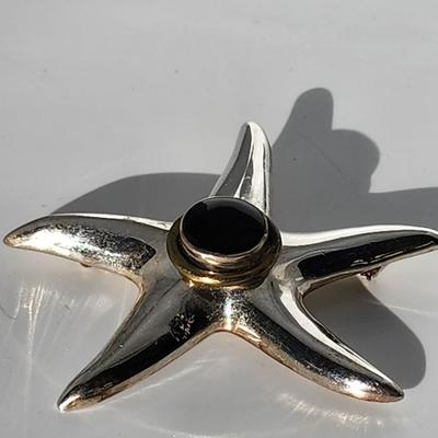 LOT 18:: Vintage Big Bold Beautiful Taxco Mexico Starfish Brooch Black Onyx center with gold vermeil highlights 18gtw