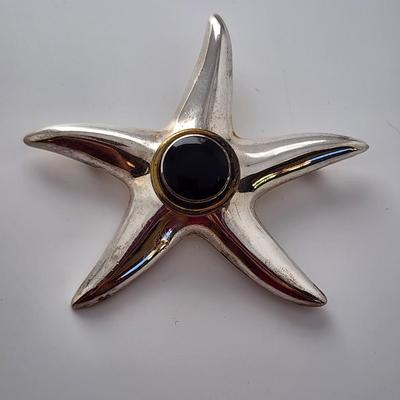 LOT 18:: Vintage Big Bold Beautiful Taxco Mexico Starfish Brooch Black Onyx center with gold vermeil highlights 18gtw