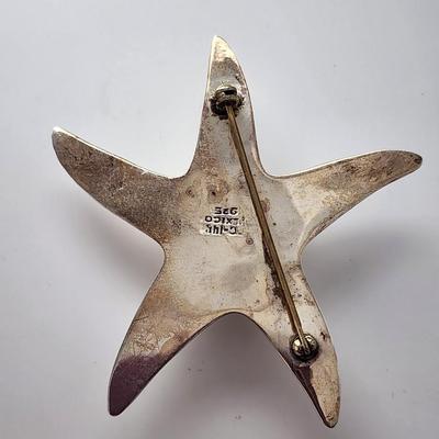 LOT 18:: Vintage Big Bold Beautiful Taxco Mexico Starfish Brooch Black Onyx center with gold vermeil highlights 18gtw